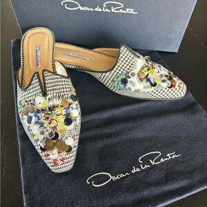 🔥VINTAGE NEVER WORN🔥 Oscar de la Renta slides